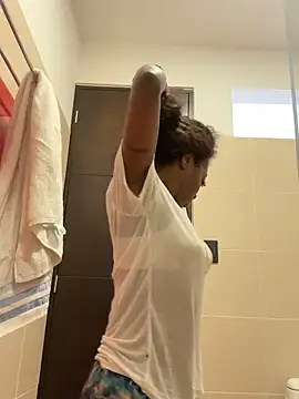 EmilyKisx online show from October 2025 01:32:01 PM