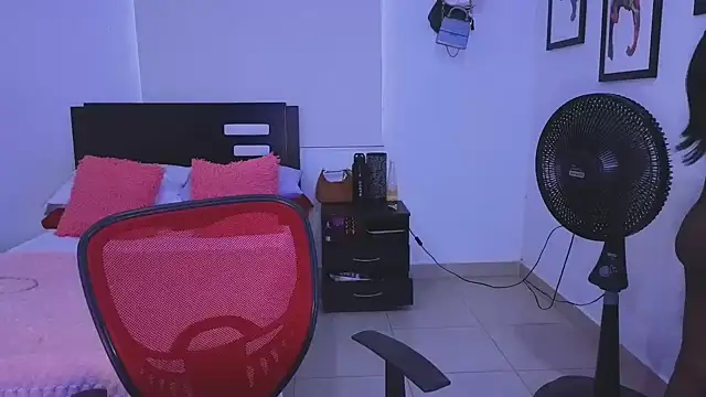 EmilyKisx online show from October 2025 02:16:02 PM