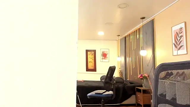 OliviGrace online show from March 2026 09:10:02 PM