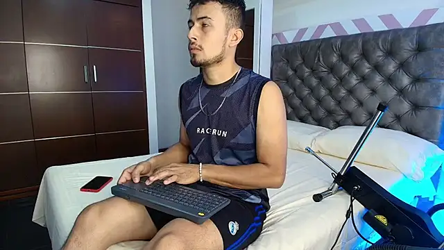 Valentiinoss online show from March 2026 09:04:02 PM