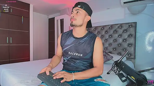 Valentiinoss online show from May 2026 09:02:01 PM