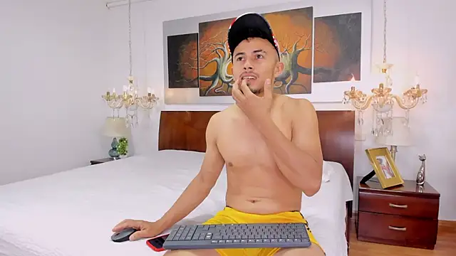 Valentiinoss online show from December 2025 09:17:01 PM