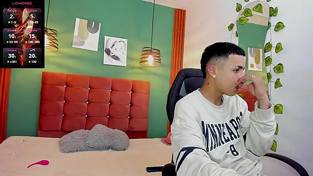 Aisha andy online show from November 2025 03:43:01 AM