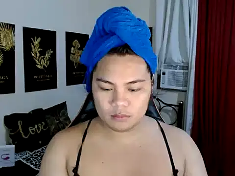 Snapshot of TSbrianaHugeCock chatting on December 2025 05:23:02 PM TSbrianaHugeCock online show from December 2025 05:23:02 PM