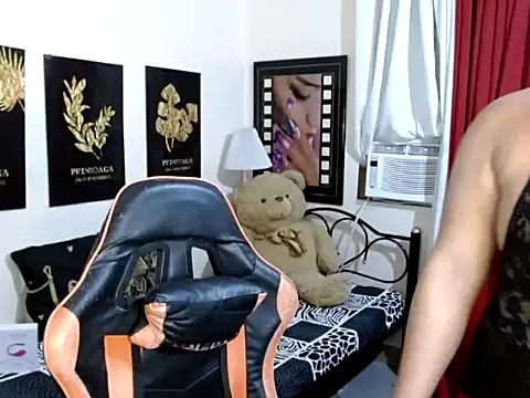 Snapshot of TSbrianaHugeCock chatting on December 2025 02:29:02 PM TSbrianaHugeCock online show from December 2025 02:29:02 PM