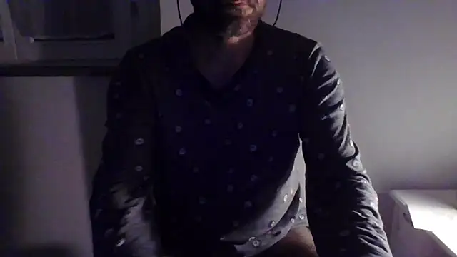 Snapshot of Skeye2 chatting on November 2025 01:28:01 AM Skeye2 online show from November 2025 01:28:01 AM