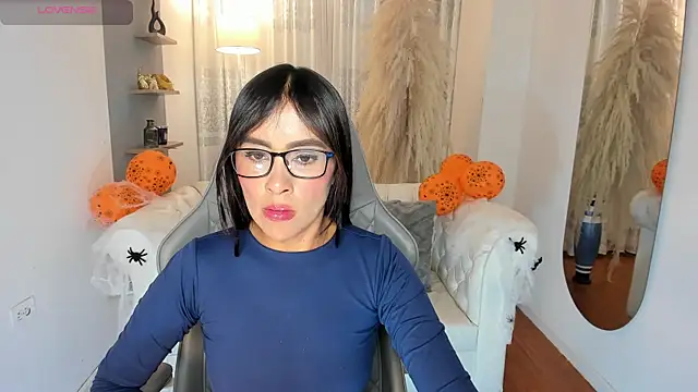 Natalia Leon8 online show from October 2025 04:35:01 AM