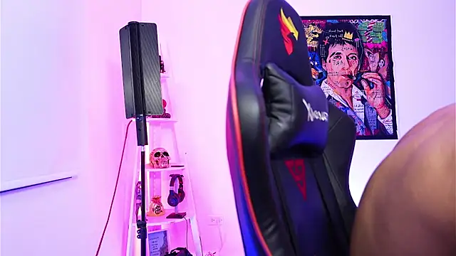 logan hugh8 online show from December 2025 06:15:02 AM