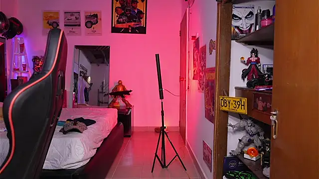 logan hugh8 online show from April 2026 09:05:01 AM