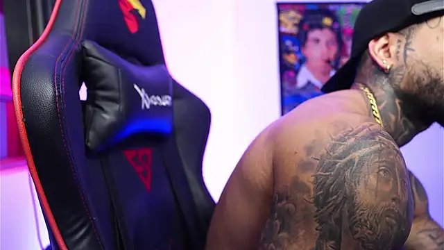 logan hugh8 online show from December 2025 01:10:01 AM