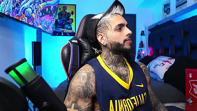 logan hugh8 online show from February 2026 12:24:02 PM