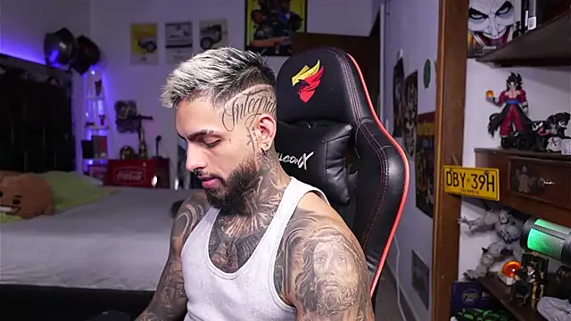 logan hugh8 online show from April 2026 08:02:01 PM