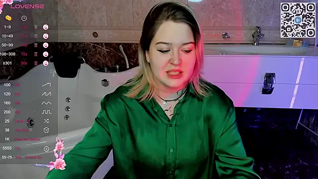 Snapshot of HelenHartt chatting on November 2025 01:54:01 AM HelenHartt online show from November 2025 01:54:01 AM