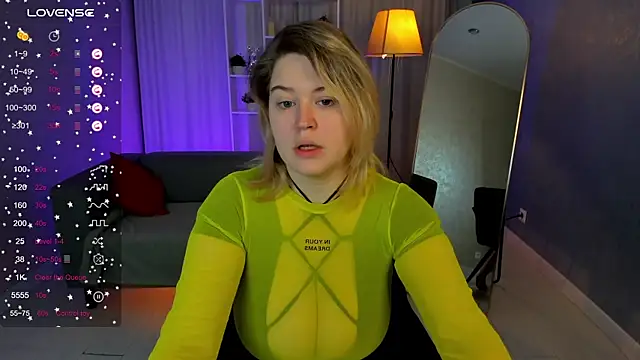 Snapshot of HelenHartt chatting on November 2025 01:44:02 AM HelenHartt online show from November 2025 01:44:02 AM