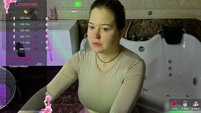 Snapshot of HelenHartt chatting on November 2025 02:05:02 AM HelenHartt online show from November 2025 02:05:02 AM