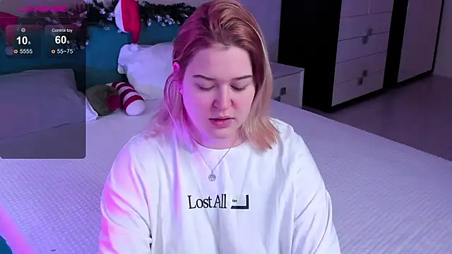 Snapshot of HelenHartt chatting on January 2026 01:45:02 AM HelenHartt online show from January 2026 01:45:02 AM