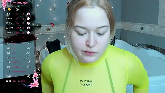 Snapshot of HelenHartt chatting on December 2025 01:27:01 AM HelenHartt online show from December 2025 01:27:01 AM