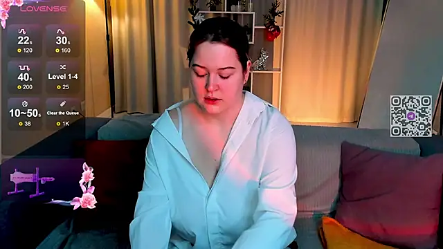 Snapshot of HelenHartt chatting on December 2025 01:37:01 AM HelenHartt online show from December 2025 01:37:01 AM