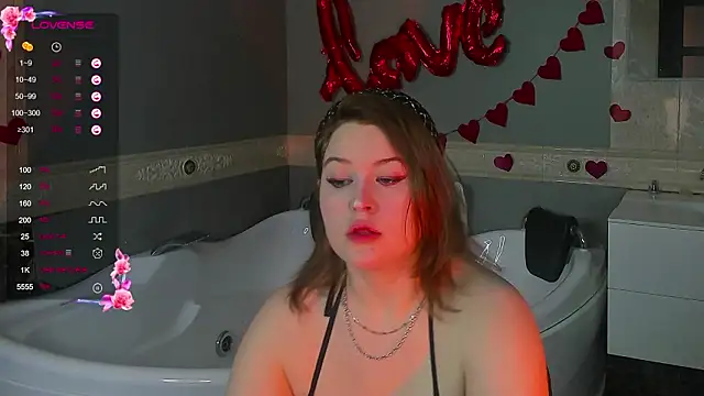 Snapshot of HelenHartt chatting on February 2026 09:09:02 AM HelenHartt online show from February 2026 09:09:02 AM