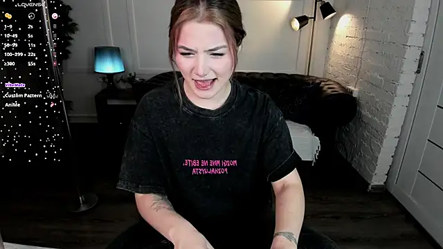 Dark Moni online show from December 2025 02:43:01 AM