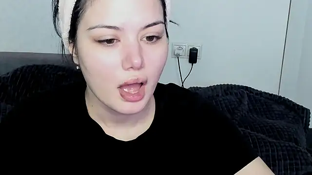 Dark Moni online show from May 2026 01:14:02 AM