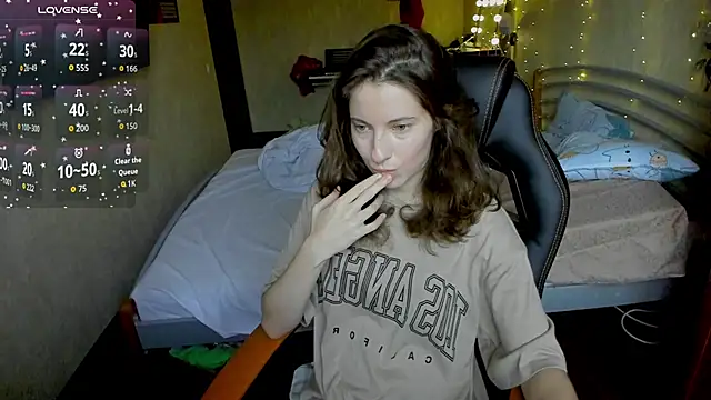 Snapshot of Agata_in_Wonderland chatting on November 2025 12:20:02 PM Agata in Wonderland online show from November 2025 12:20:02 PM