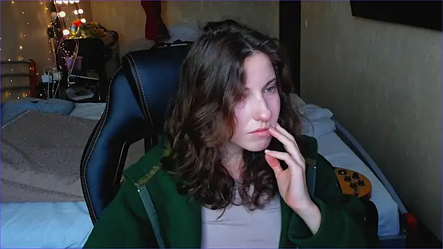 Snapshot of Agata_in_Wonderland chatting on November 2025 11:25:02 AM Agata in Wonderland online show from November 2025 11:25:02 AM