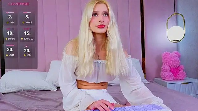 Snapshot of Monica_Leen chatting on October 2025 06:25:01 AM Monica Leen online show from October 2025 06:25:01 AM