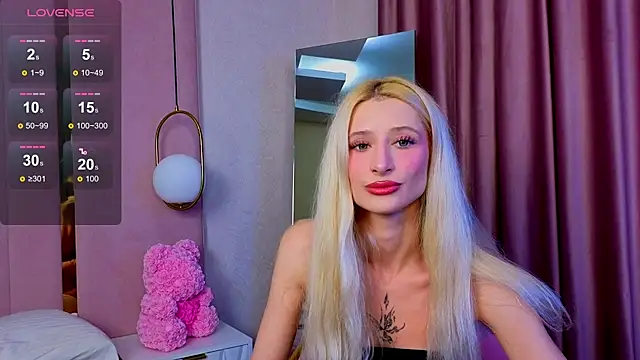 Snapshot of Monica_Leen chatting on October 2025 06:36:02 AM Monica Leen online show from October 2025 06:36:02 AM