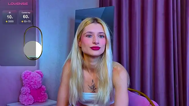 Snapshot of Monica_Leen chatting on November 2025 06:28:01 AM Monica Leen online show from November 2025 06:28:01 AM