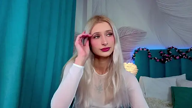 Snapshot of Monica_Leen chatting on November 2025 06:34:02 AM Monica Leen online show from November 2025 06:34:02 AM