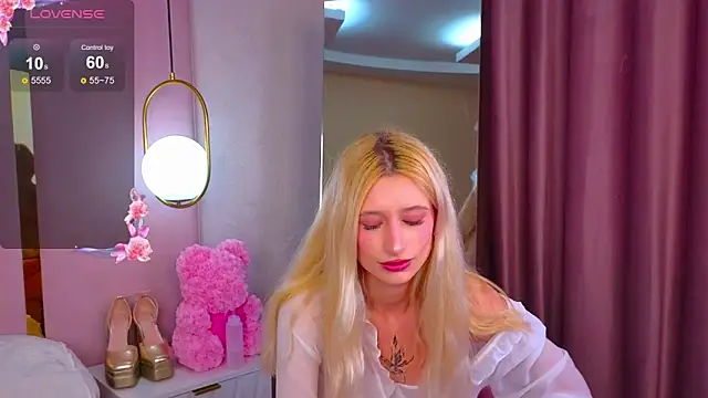 Snapshot of Monica_Leen chatting on September 2025 06:50:02 AM Monica Leen online show from September 2025 06:50:02 AM