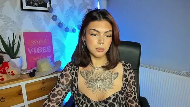 Snapshot of Nova_SIN chatting on June 2026 11:10:01 AM Nova SIN online show from June 2026 11:10:01 AM