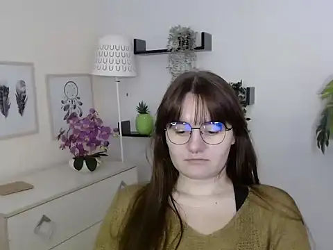 Julie Diamond online show from November 2025 04:07:01 PM