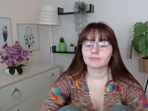 Julie Diamond online show from November 2025 01:44:02 PM