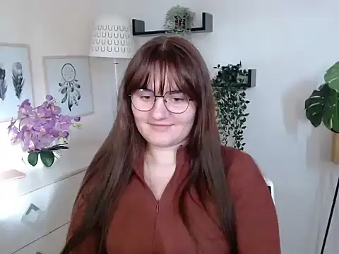 Snapshot of Julie_Diamond chatting on October 2025 12:35:01 PM Julie Diamond online show from October 2025 12:35:01 PM