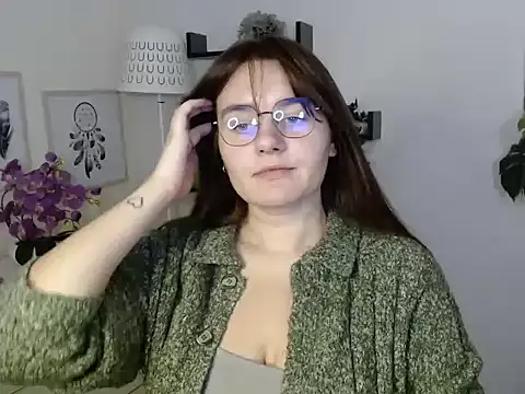 Snapshot of Julie_Diamond chatting on October 2025 12:39:02 PM Julie Diamond online show from October 2025 12:39:02 PM