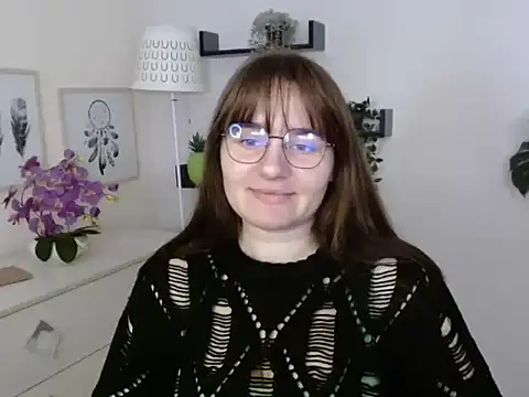 Snapshot of Julie_Diamond chatting on October 2025 01:19:01 PM Julie Diamond online show from October 2025 01:19:01 PM