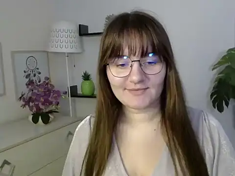 Julie Diamond online show from November 2025 02:42:01 PM