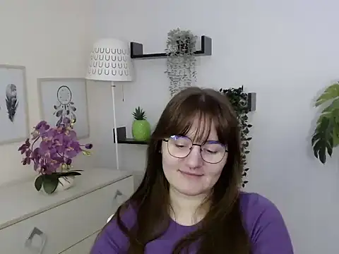 Julie Diamond online show from December 2025 01:39:02 PM