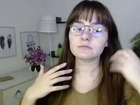 Julie Diamond online show from November 2025 01:44:02 PM