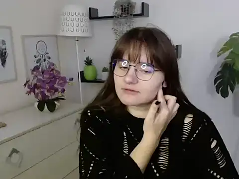 Julie Diamond online show from October 2025 03:24:01 PM