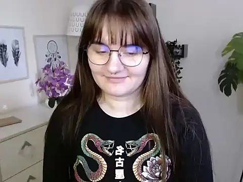 Snapshot of Julie_Diamond chatting on October 2025 12:26:01 PM Julie Diamond online show from October 2025 12:26:01 PM
