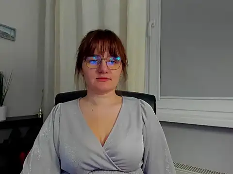 Julie Diamond online show from December 2025 05:01:01 PM