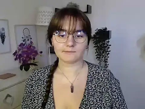 Snapshot of Julie_Diamond chatting on September 2025 12:31:02 PM Julie Diamond online show from September 2025 12:31:02 PM