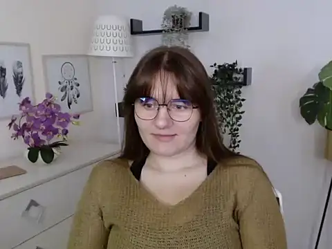 Snapshot of Julie_Diamond chatting on October 2025 12:29:02 PM Julie Diamond online show from October 2025 12:29:02 PM