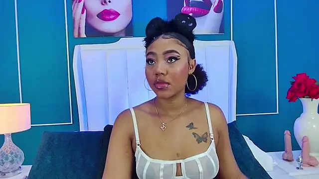 Snapshot of AngelaRoberts chatting on October 2025 04:05:02 AM AngelaRoberts online show from October 2025 04:05:02 AM