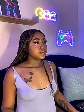 Snapshot of AngelaRoberts chatting on September 2025 04:58:01 PM AngelaRoberts online show from September 2025 04:58:01 PM