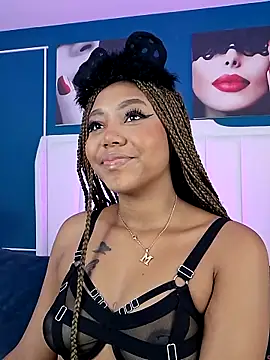 Snapshot of AngelaRoberts chatting on October 2025 04:21:02 AM AngelaRoberts online show from October 2025 04:21:02 AM