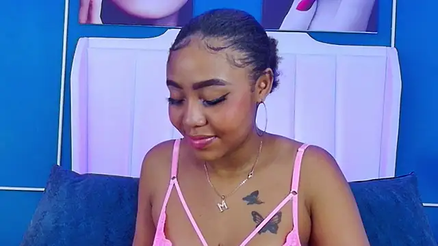 Snapshot of AngelaRoberts chatting on October 2025 02:55:01 AM AngelaRoberts online show from October 2025 02:55:01 AM